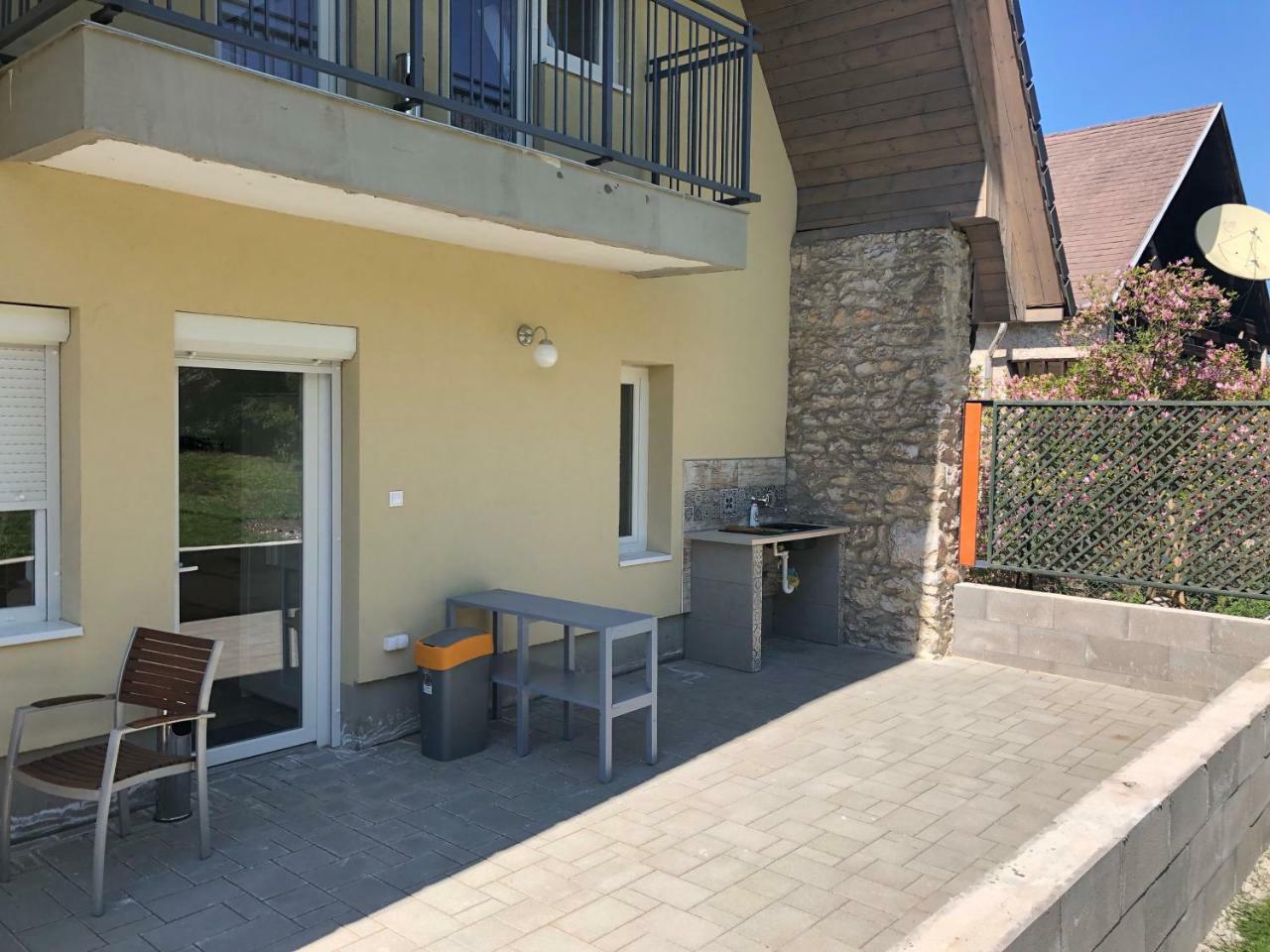 Juno Apartman Vendeghaz Miskolc Bagian luar foto